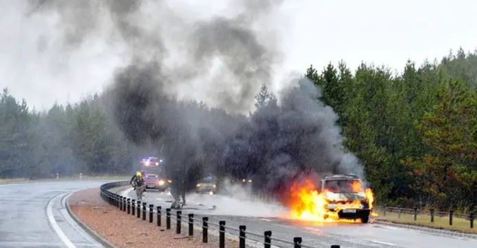 burn-girl-alive-in-car