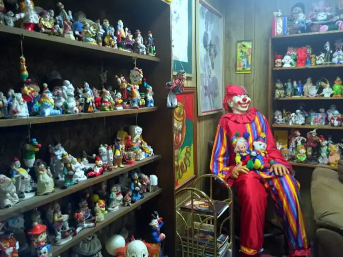 clown motel