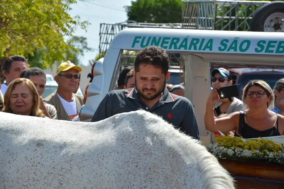 horse cries at funeral