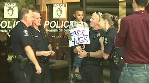 free hugs sign