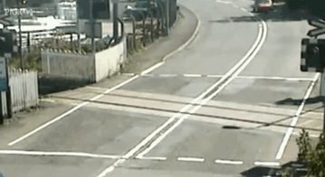 [Image: workplace-safety-fails-men-accident-wait...8__605.gif]