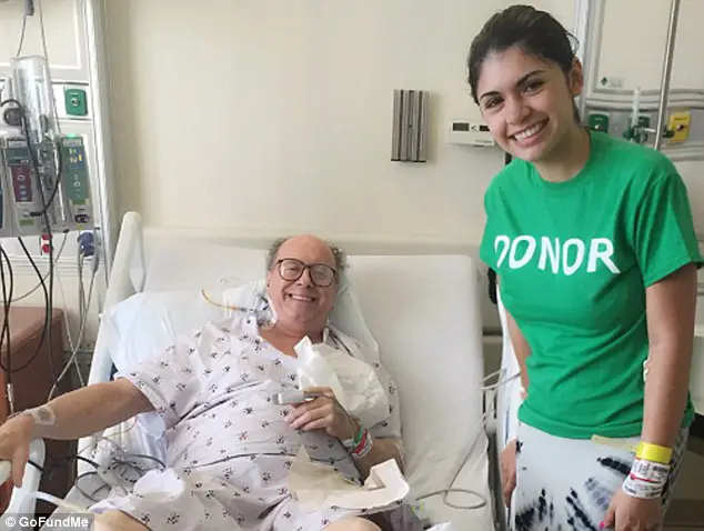 hero waitress donates kidney