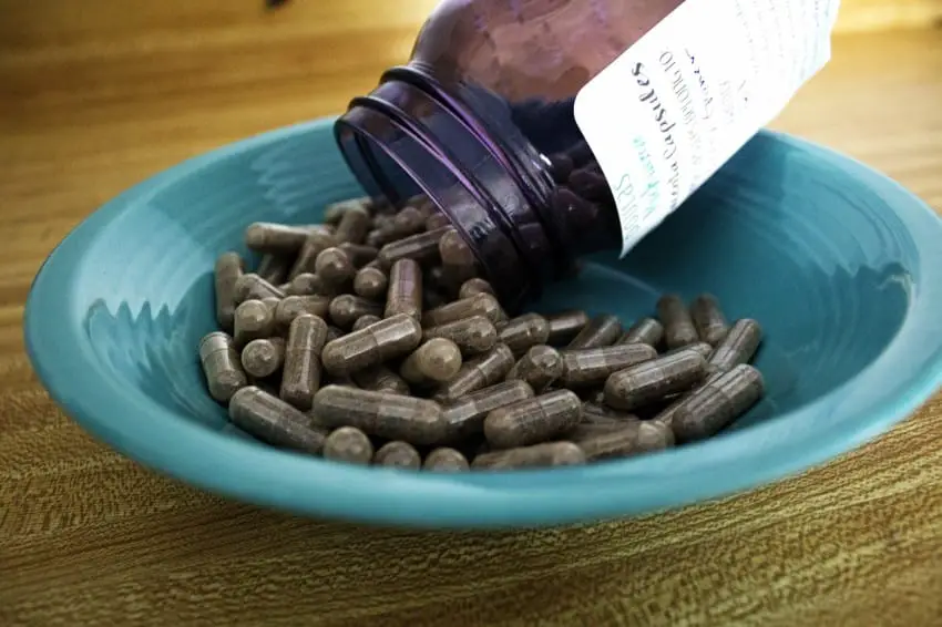 moms eating placenta