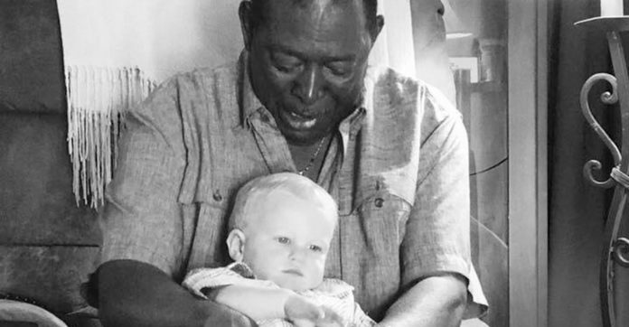 neighbor-asks-to-hold-baby