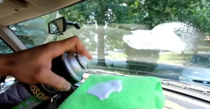 clean-inside-windshield-tips