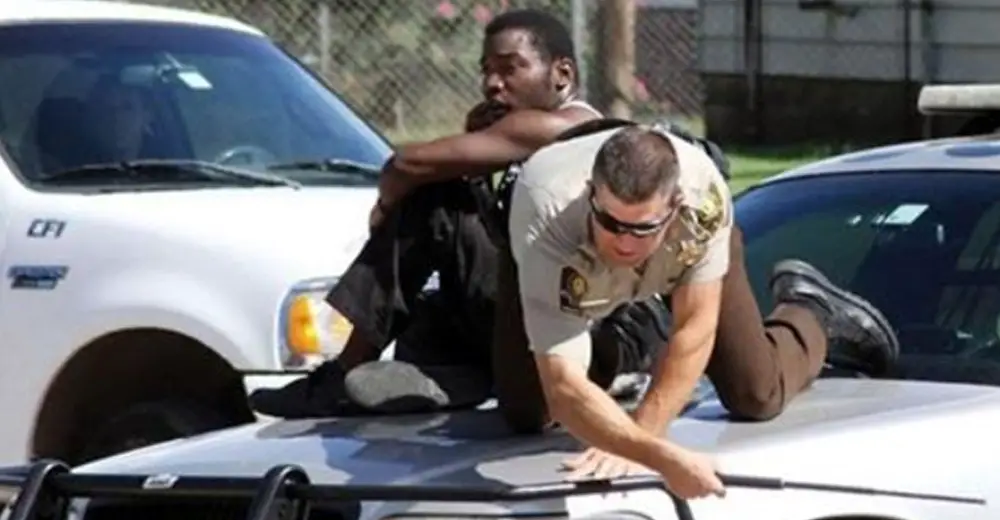 El Reno Oklahoma >> Man And Cop Climb On Top Of The Police Car After Coming ... El Reno Oklahoma >> Man And Cop Climb On Top Of The Police Car After Coming ...