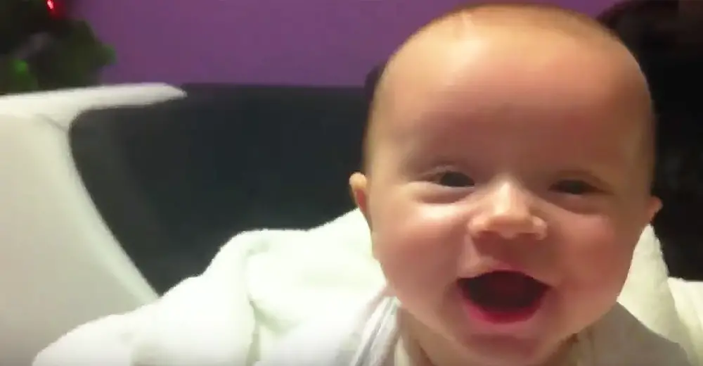 Mom Leaves Baby Alone With Daddy, Then Returns To Find Her Face