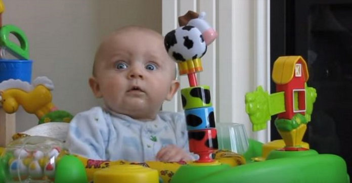 mom-blowing-nose-babys-reaction