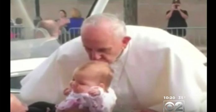 pope-kisses-baby-girl-on-head