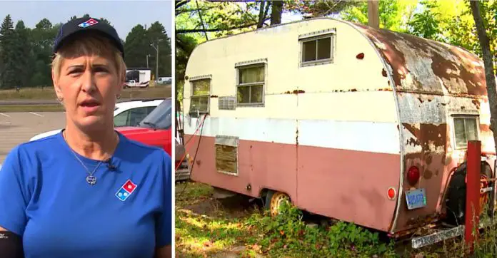 woman-delivers-pizza-trailer