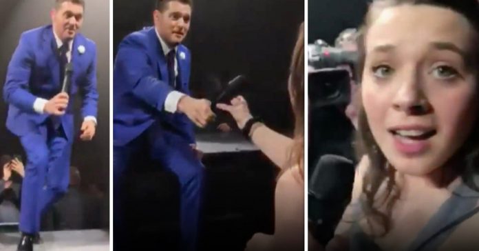 michael-buble-hands-mic-to-fan michael buble hands mic to fan