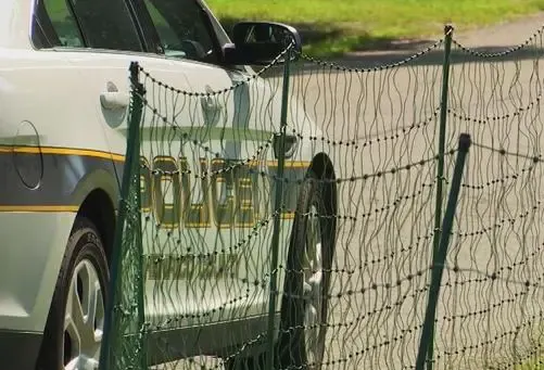 neighbor installs electric fence