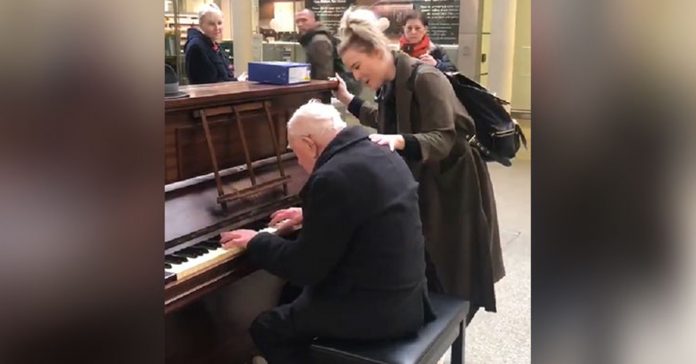 elderly Pianist cat actress