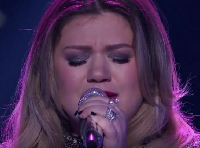 Kelly Clarkson Pours Her Heart Out In Song On 'American Idol'