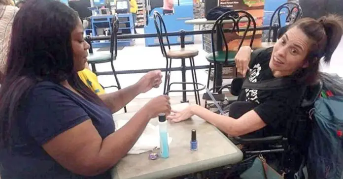 Cashier-Manicure-Disabled-Woman