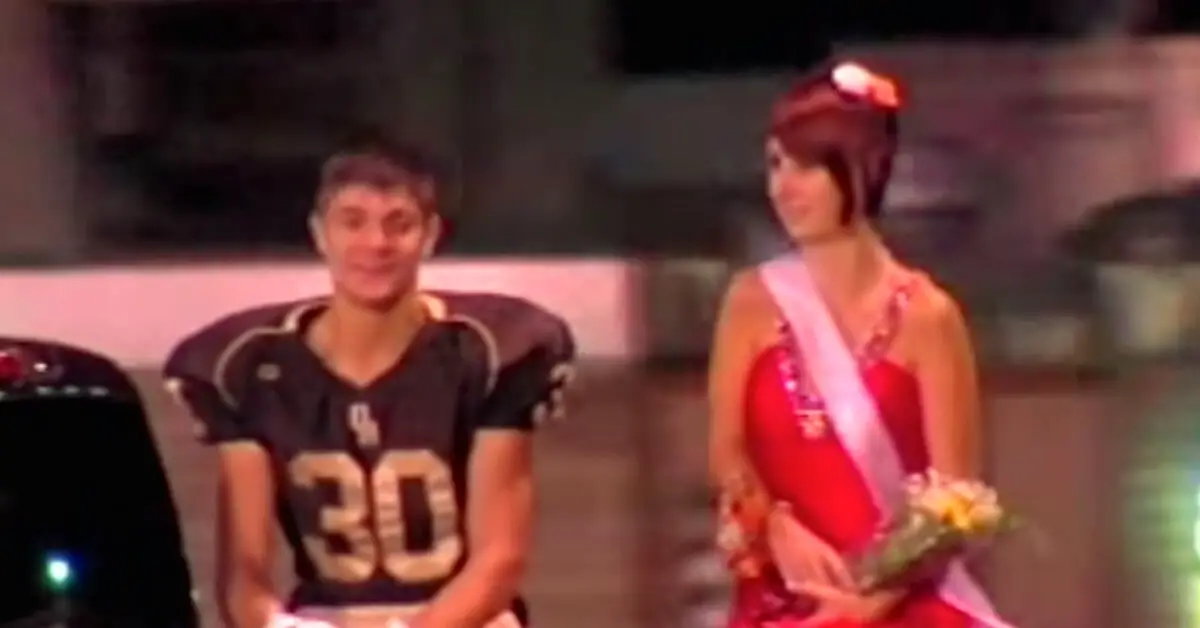 Girl Gets Voted Prom Queen As A Joke Girl Is Voted Homecoming Queen Only To Realize It’s A Cruel Joke