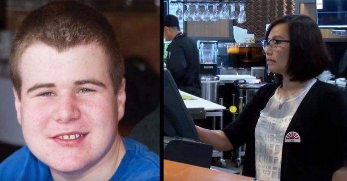 autistic-son-restaurant-kindness