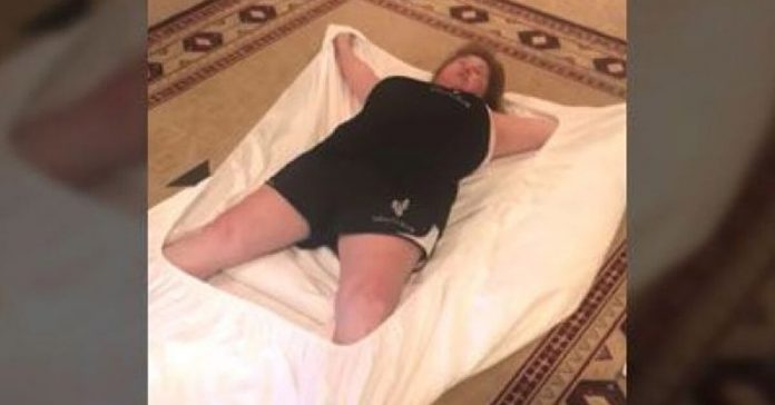 folding-a-fitted-sheet