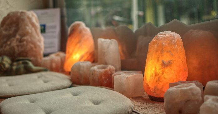 himalayan-salt-lamp-home